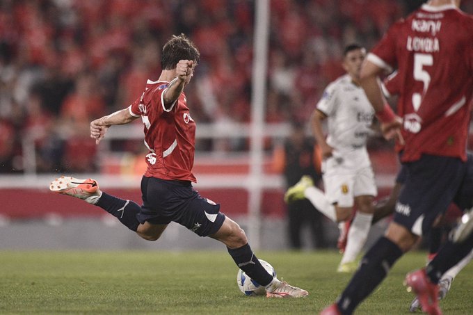 Diego Tarzia al momento de anotar. PH: Independiente
