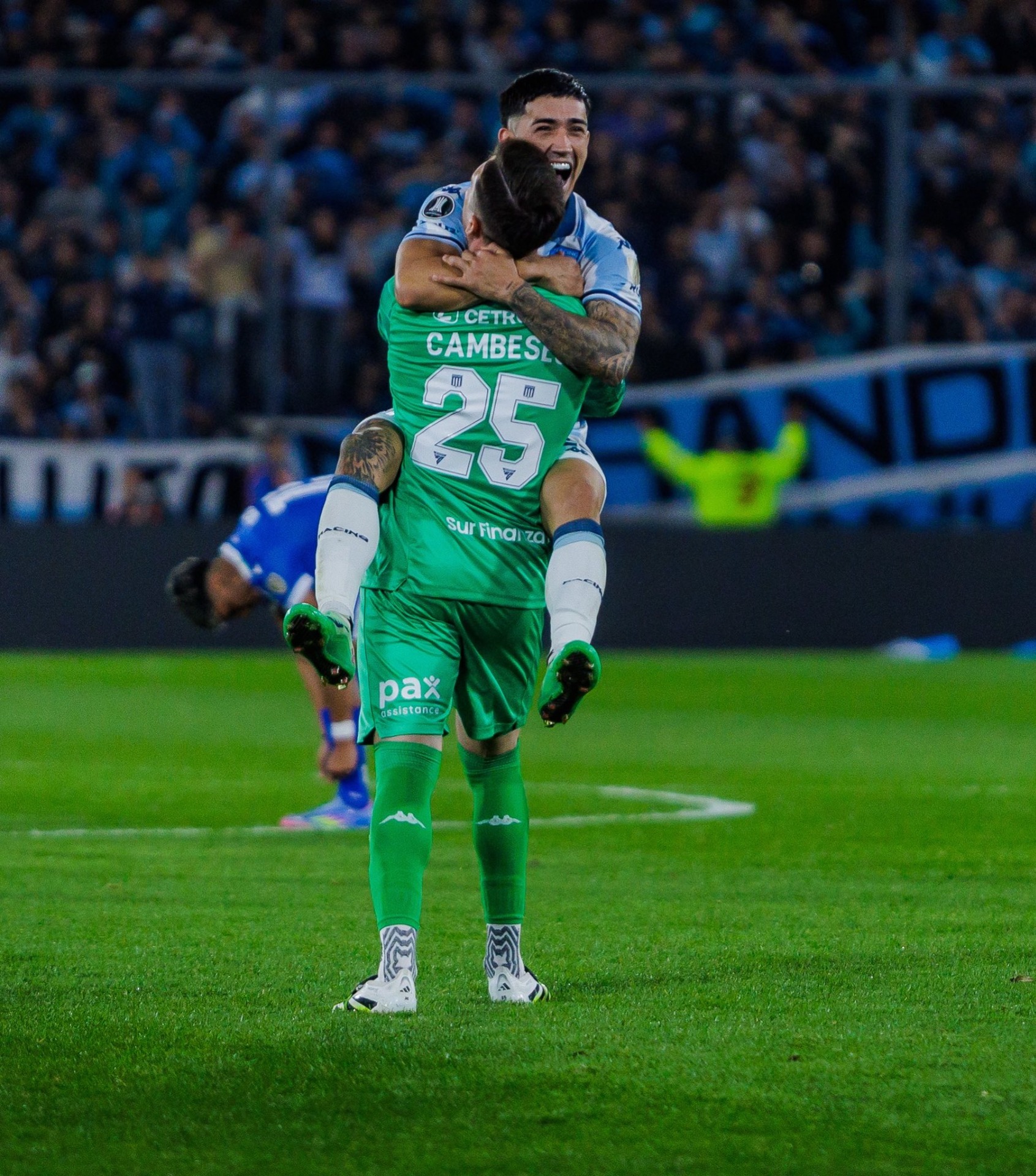 Solari le dio el triunfo y clasificación a Racing