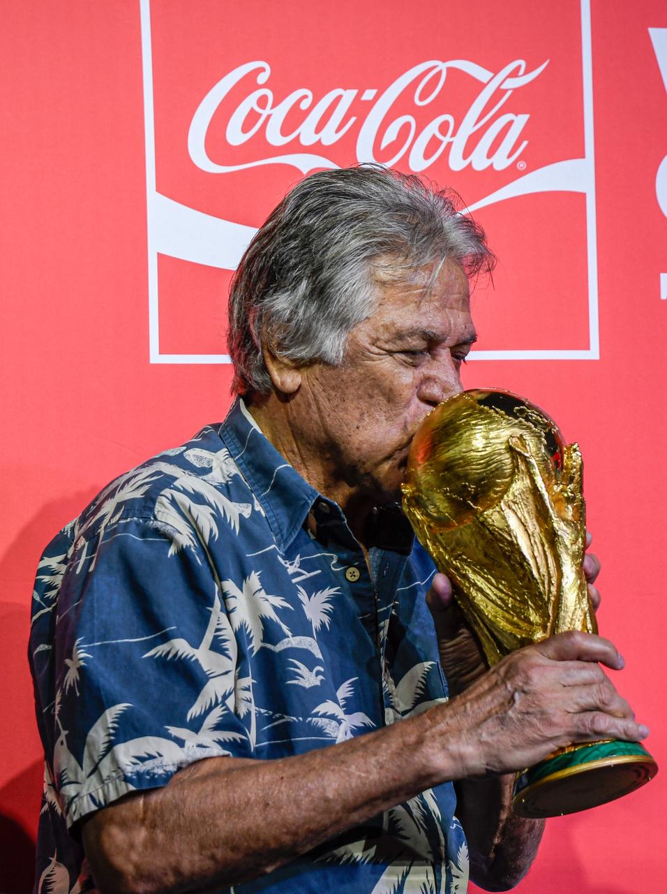 Ubaldo Filiol besando La Copa. Foto: Martín Leiva