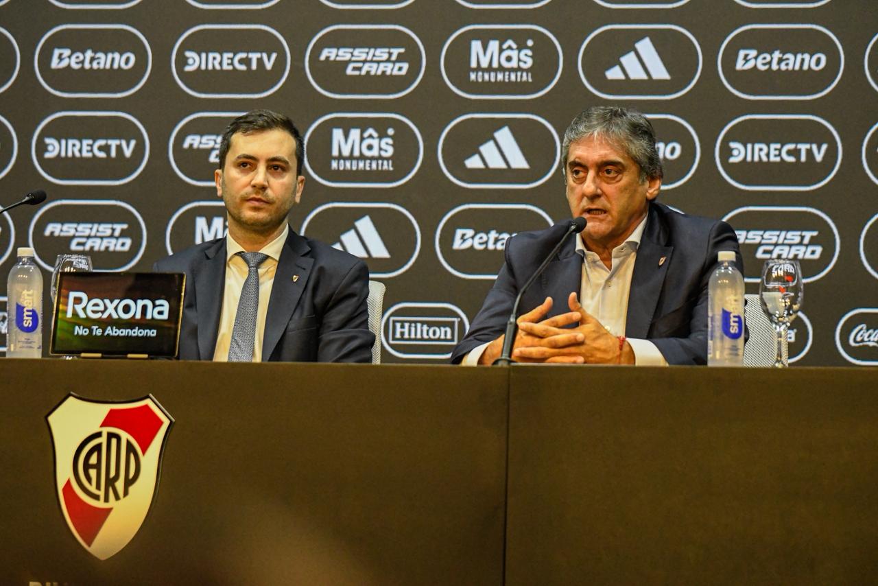 Stefano Di Carlo y Enzo Francescoli en la presentación del "Chacho". Foto: Martín Leiva