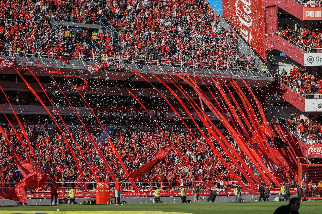 Recibimiento histórico para El Rojo. Foto: Martín Leiva
