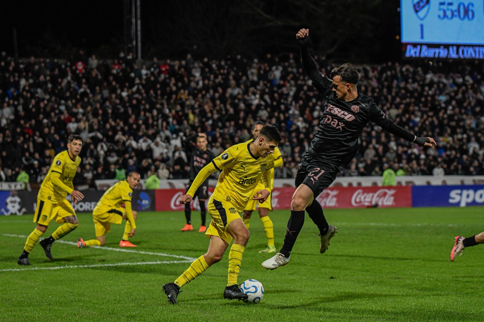 Platense 1 v Peñarol 1. El Calamar sigue haciendo historia. Foto: Martín Leiva